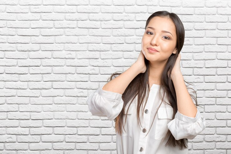 Photo 清潔でさわやかな肌を持つ若い成人女性の美しい顔