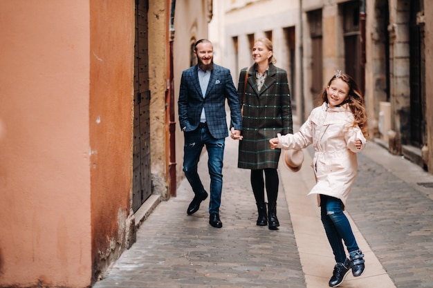 A beautiful family with strolls through the old city of Lyon in France