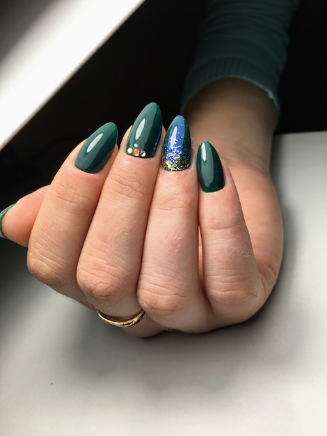 Photo beautiful female hands nail design