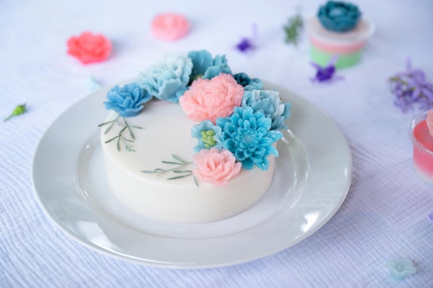 Beautiful flower shaped coconut milk jelly cake.