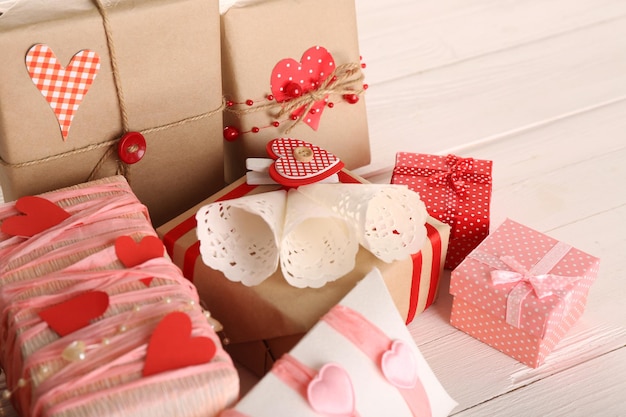 Красивые подарочные коробки крупным планом. Концепция Дня святого Валентина