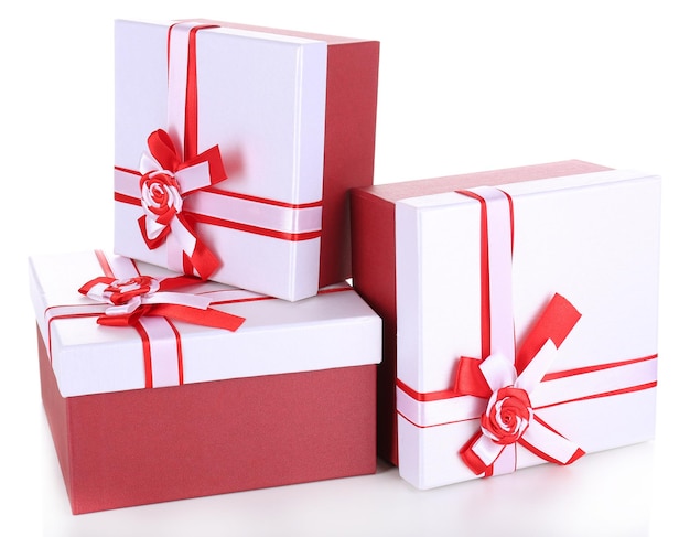 Красивые подарочные коробки, изолированные на белом фоне