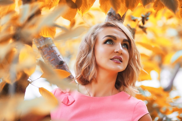 Beautiful girl in the park on a autumn sunny day walk