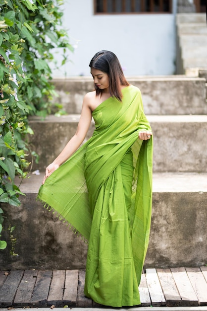Foto bella ragazza con sari