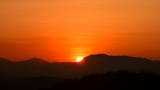 Bei cielo e sole giallo dorati