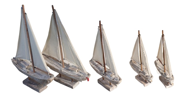 Foto bella barca modello a mano isolata su sfondo bianco concetto di trasporto e business