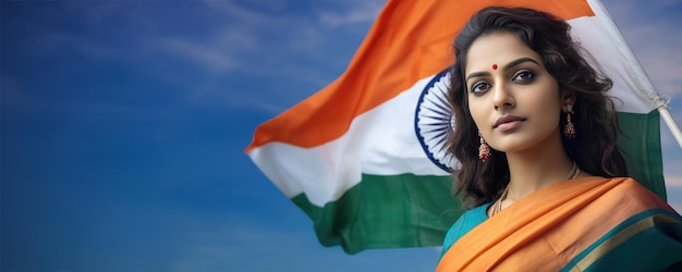 伝統的な布を着た美しいインドの女性