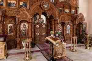 Photo a beautiful interior in the church made of decor and wood