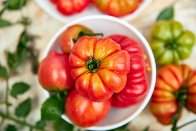 Photo beautiful juicy organic red tomatoes