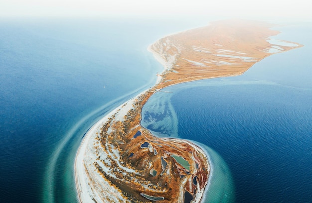 美しい土地ウクライナのJarilgach島の航空写真雄大な風景