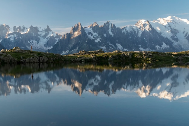 Foto bellissimo paesaggio a chamonix montagne delle alpi francesi in europa