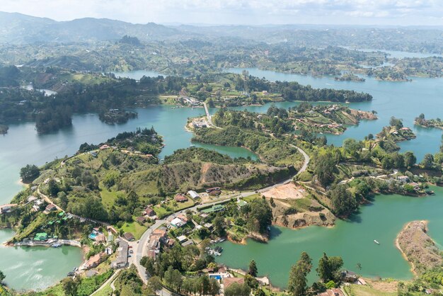 Foto bellissimo paesaggio a el penol guatape medellin colombia