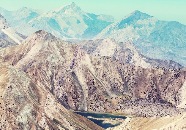 Bellissimo paesaggio delle montagne fanns, tagikistan