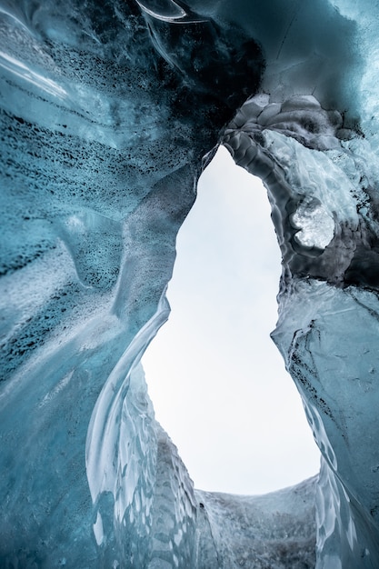 Foto bellissimo paesaggio su un ghiacciaio