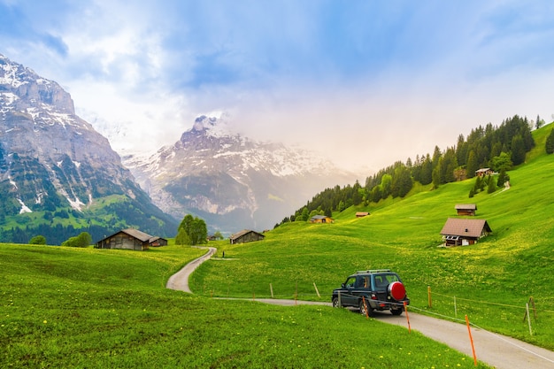 Bellissimo paesaggio di grindelwald, in svizzera, il posto migliore per viaggi avventura