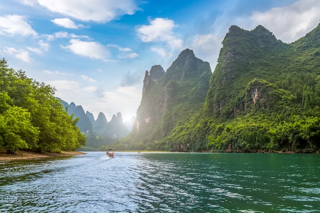 Foto il bellissimo paesaggio di guilin a yangshuo