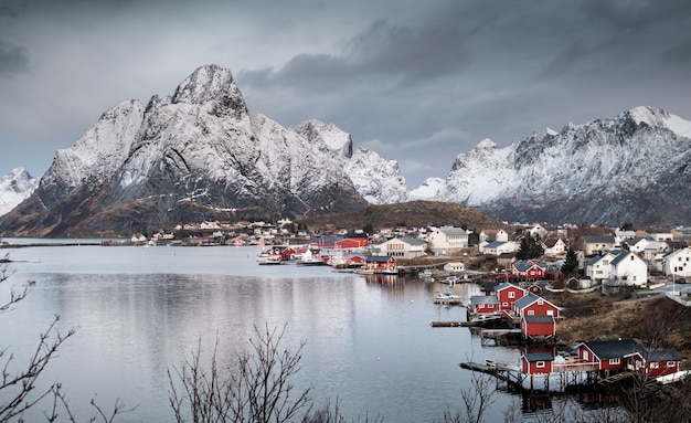 冬、ノルウェーのロフォーテン諸島の美しい風景