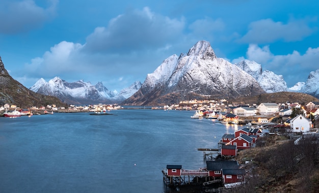 冬、ノルウェーのロフォーテン諸島の美しい風景