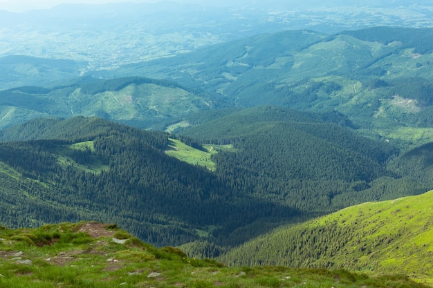 Hoverla 산에서 카르파티아 산맥의 아름다운 풍경