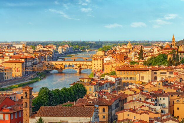 Piazzale Michelangelo point Morning time에서 피렌체의 역사적인 전망을 감상할 수 있는 파노라마 위의 아름다운 풍경