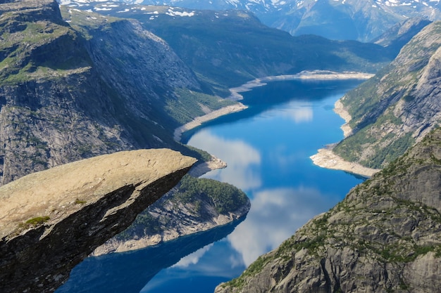 Trolltunga 절벽의 아름다운 풍경