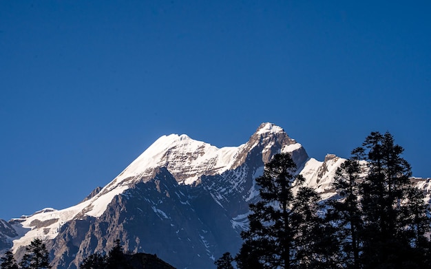 Photo beautiful landscape view of mount shringi  range at gorkha, nepal.