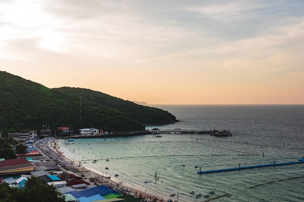 사진 ta waen beach koh lan pattayakoh lan 섬은 태국 파타야 시 근처의 유명한 섬입니다.