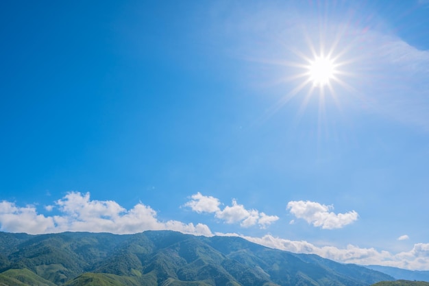 タイのサパン村の山の景色を望む美しい風景ビューサパンは山の中の小さくて静かな村です