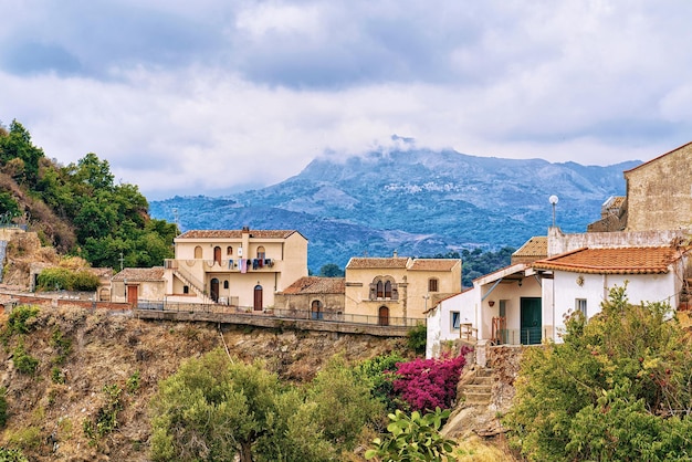 山、シチリア島、イタリアのサボカ村の美しい風景