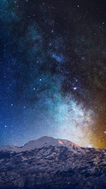 Photo beautiful landscape with starry sky