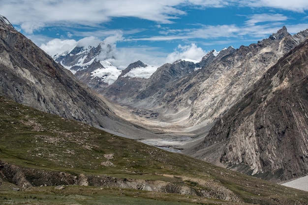 히말라야 산맥에서 zanskar 도로로가는 길에 아름다운 landscpe