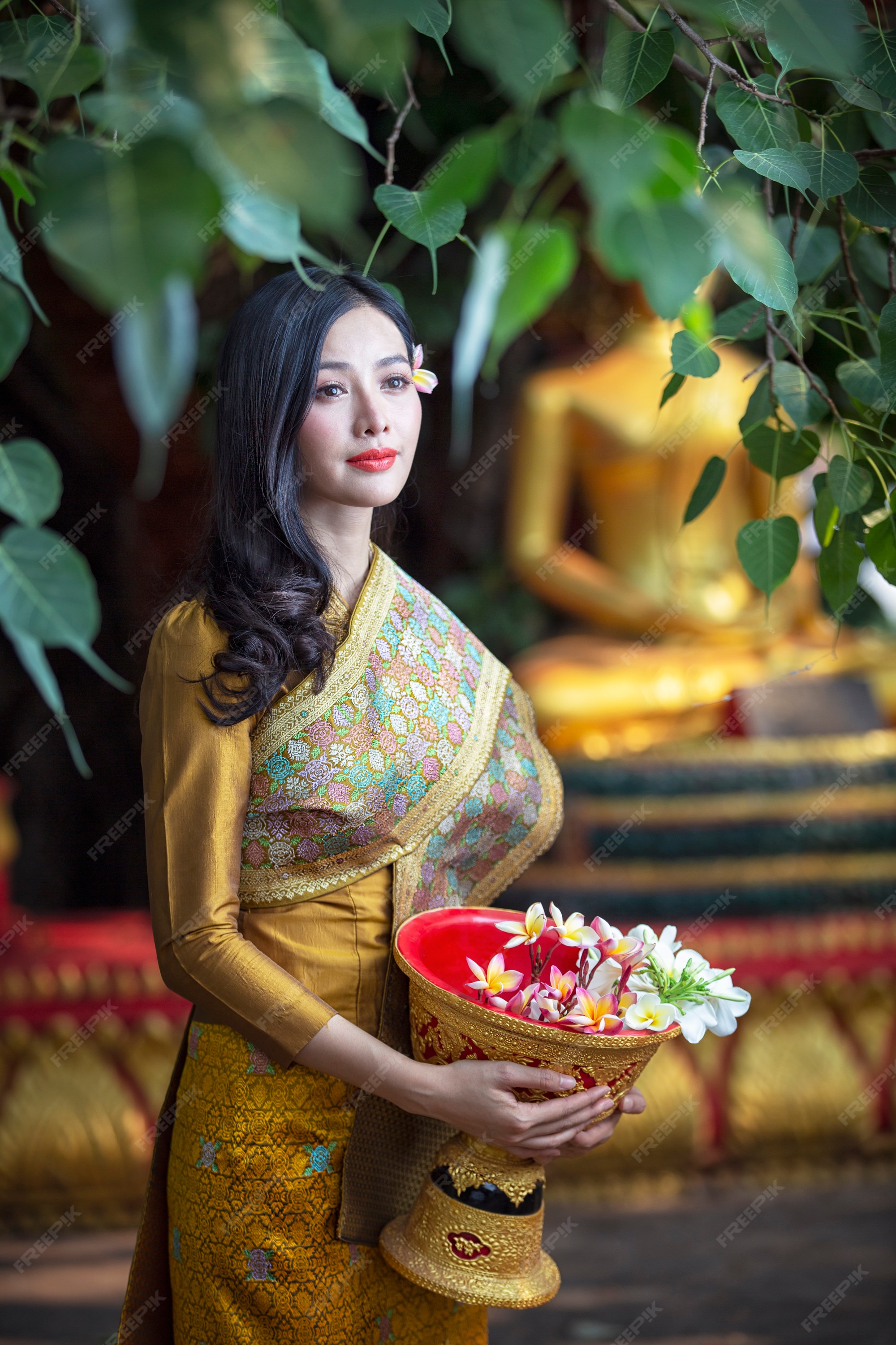 Premium Photo | Beautiful laos girl in costume