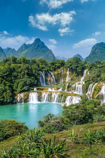 Le bellissime e magnifiche cascate di detian nel guangxi, cina