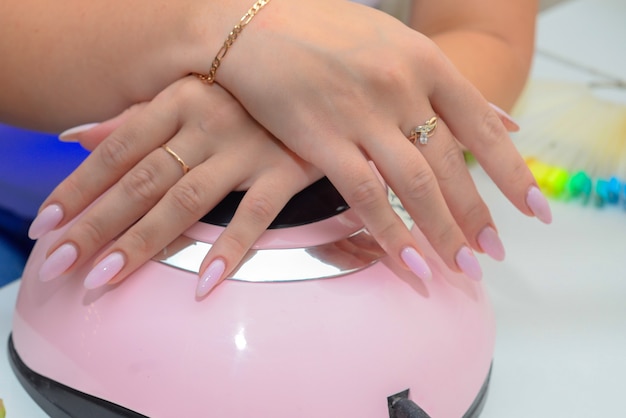 Photo beautiful manicure closeup in the salon on a white background isolate beauty and health concept