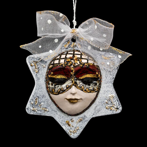 Photo beautiful mask of handworked for festive decoration isolated