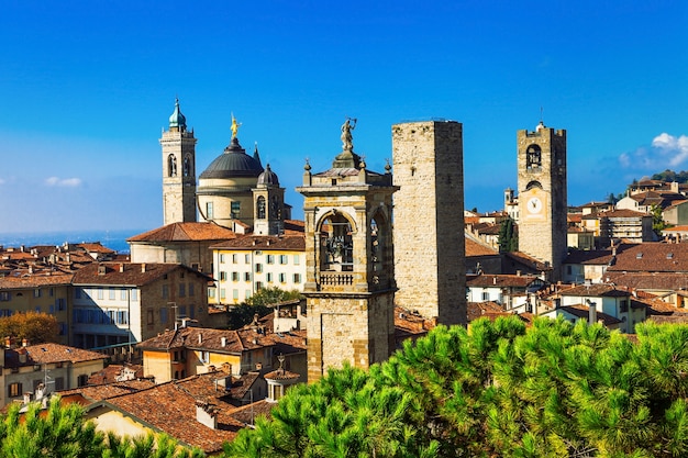 красивый средневековый город на севере Италии