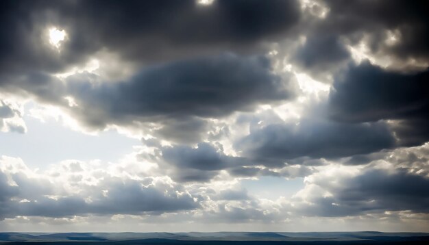 写真 美しい最小の雲色の灰色の空の雲が照らす背景を遮る