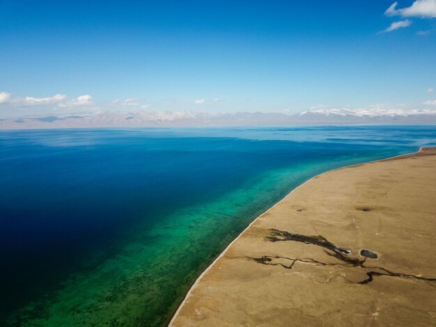 美しい山の湖