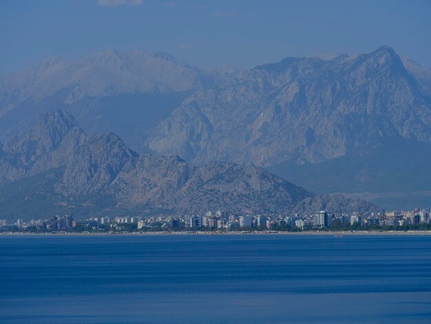 Splendide montagne e vista sulla città