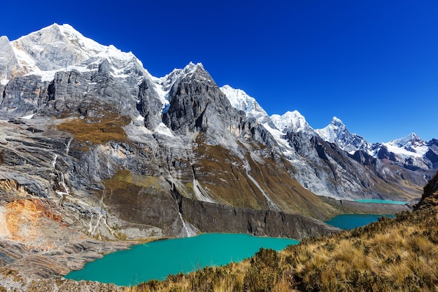 南アメリカ、ペルー、コルディジェラフアイフアッシュの美しい山々の風景