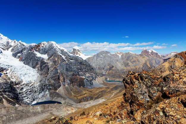 南アメリカ、ペルー、コルディジェラフアイフアッシュの美しい山々の風景