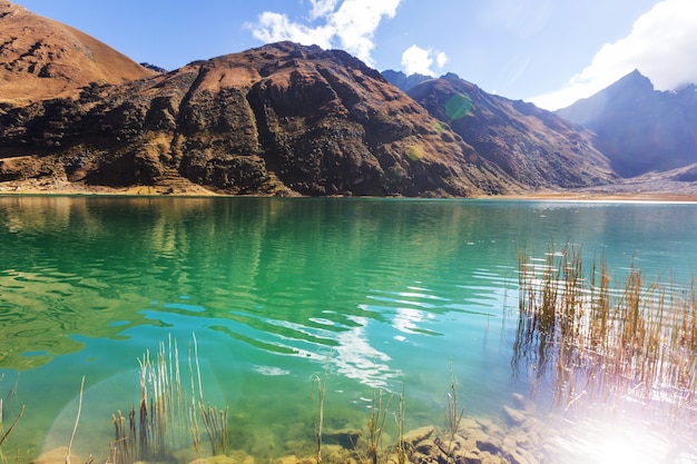 Photo beautiful mountains landscapes in cordillera huayhuash, peru, south america