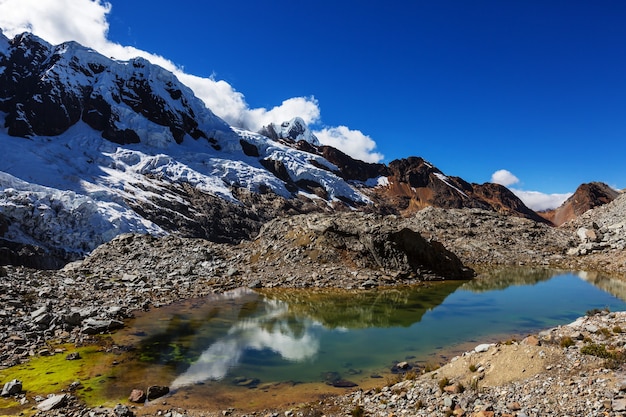 南アメリカ、ペルー、コルディジェラフアイフアッシュの美しい山々の風景