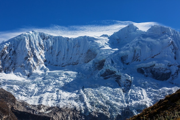 南アメリカ、ペルー、コルディジェラフアイフアッシュの美しい山々の風景