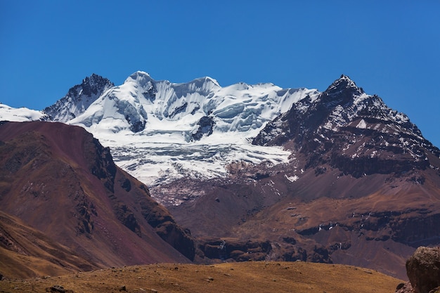 南アメリカ、ペルー、コルディジェラフアイフアッシュの美しい山々の風景