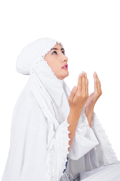 Photo beautiful muslim woman praying on white