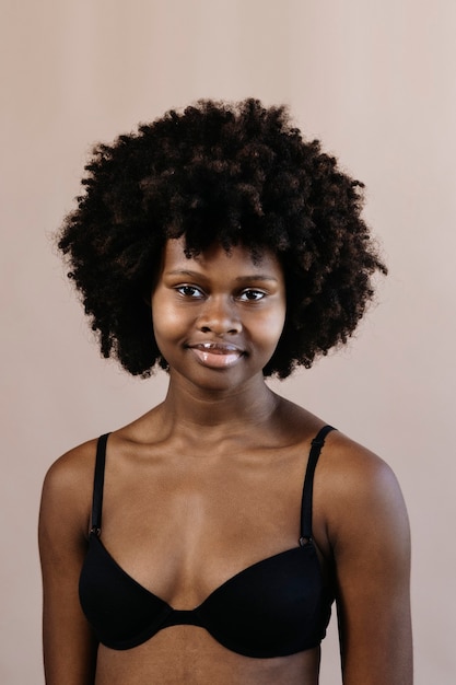 Photo beautiful naked black woman with afro hair social template