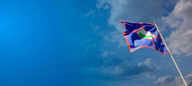 青い空にシントユースタティウス島の美しい国民国家旗