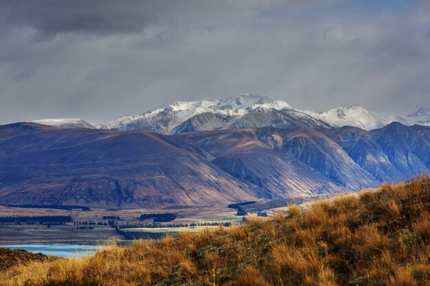 Красивые природные пейзажи в национальном парке маунт кук, южный остров, новая зеландия