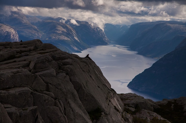 Bellissimo paesaggio naturale in norvegia. incredibile natura selvaggia in europa.